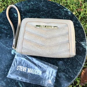 Steve Madden Taupe Chevron Wrist Wallet NWT